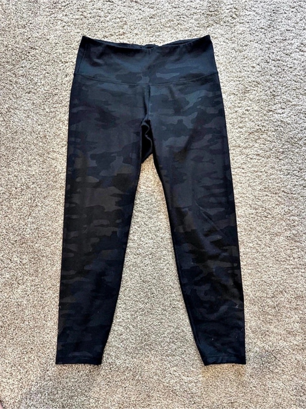 Old Navy Active Elevate Go-Dry Camo Leggings